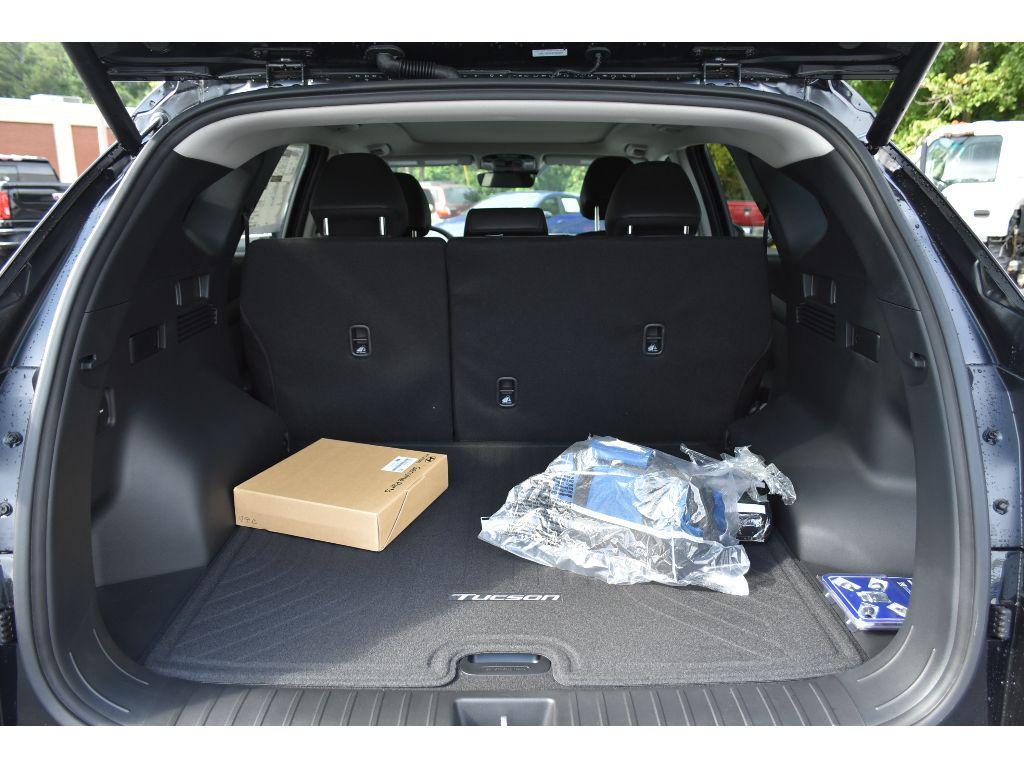 new 2025 Hyundai TUCSON Hybrid car, priced at $37,642