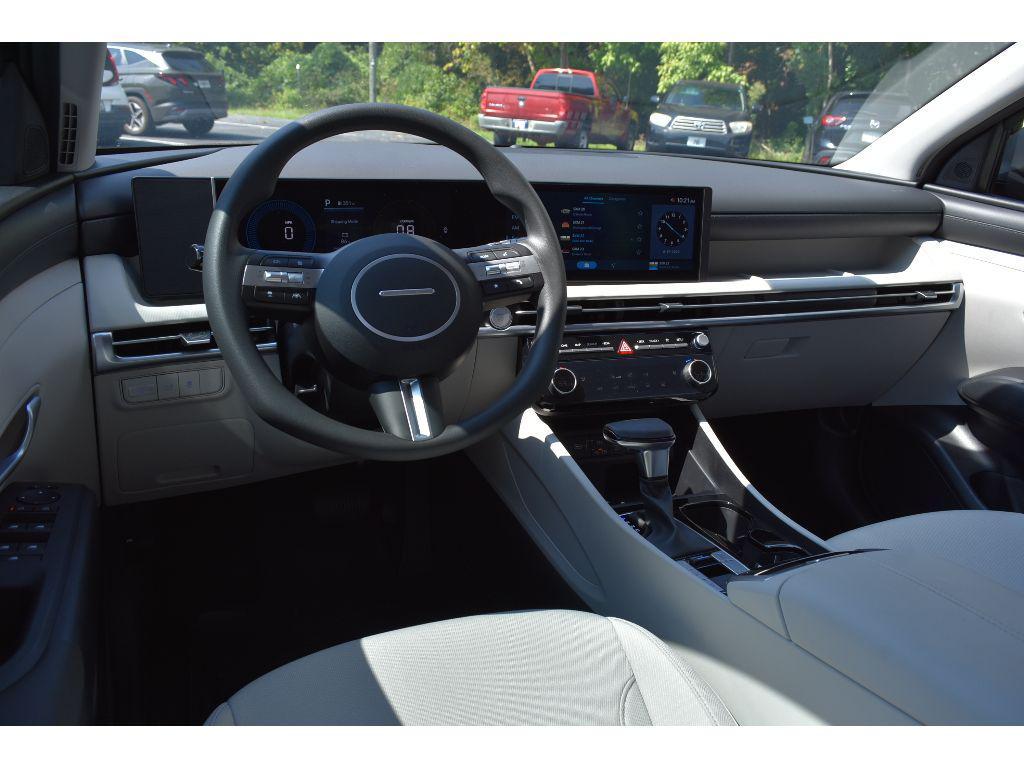 new 2025 Hyundai Tucson car, priced at $32,017