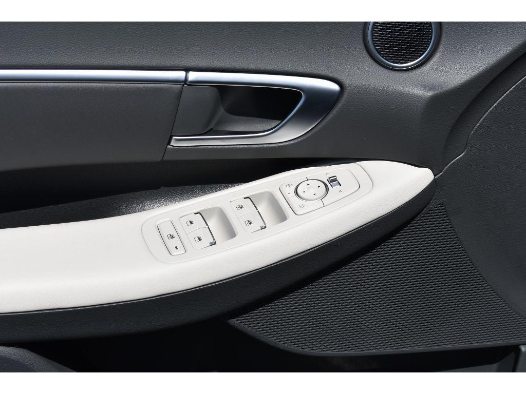 new 2025 Hyundai Sonata Hybrid car, priced at $32,150