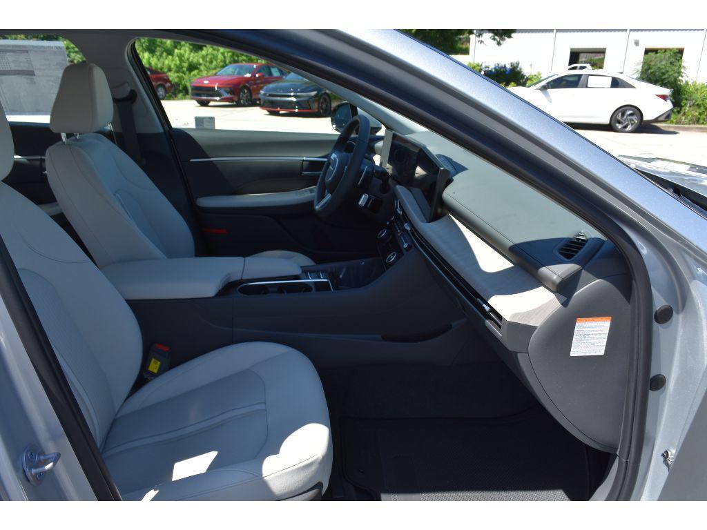 new 2025 Hyundai Sonata Hybrid car, priced at $32,150
