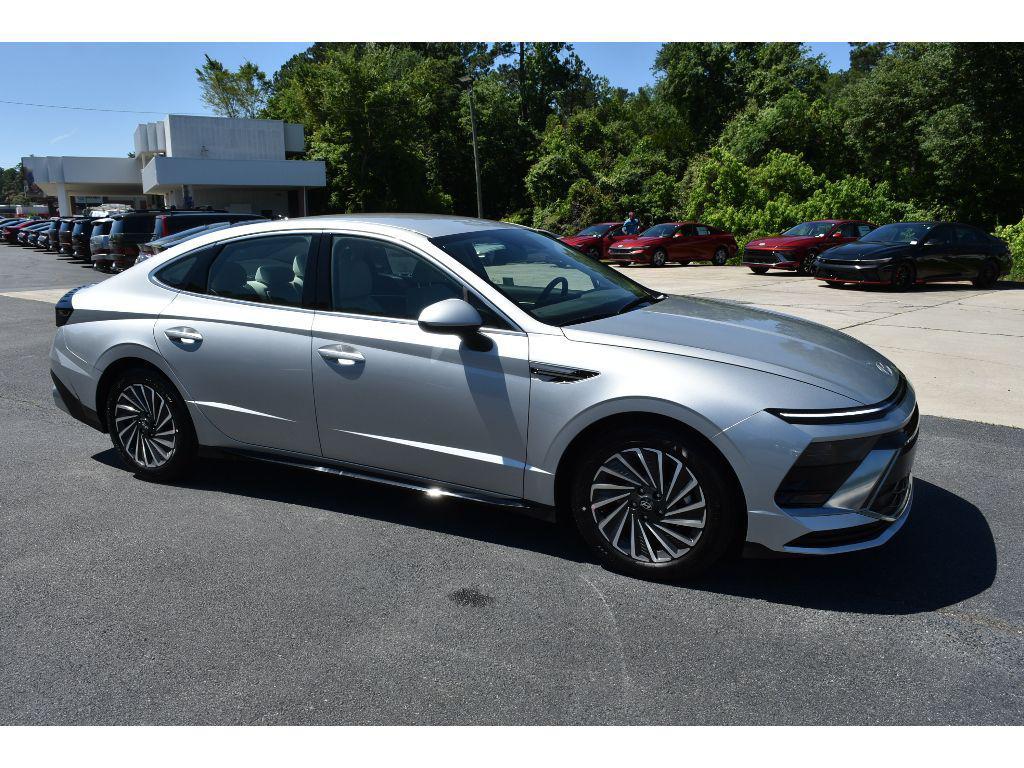 new 2025 Hyundai Sonata Hybrid car, priced at $32,150