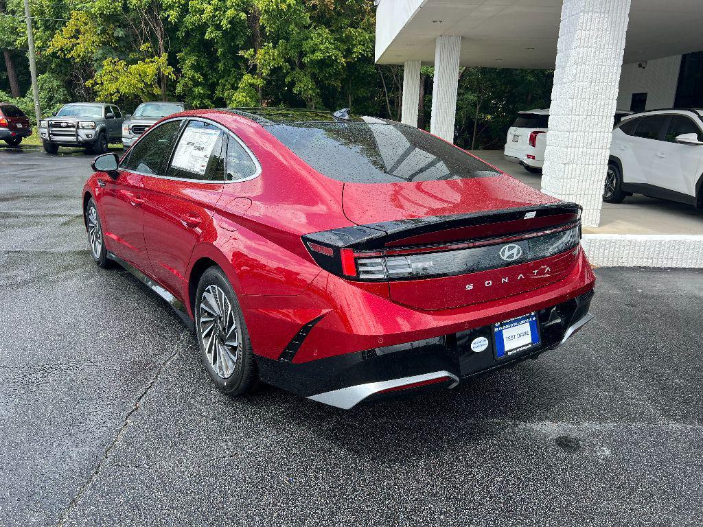 new 2025 Hyundai Sonata Hybrid car, priced at $38,735