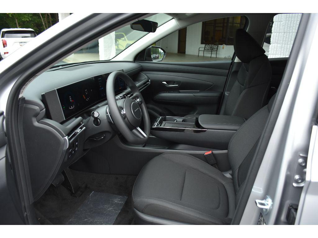 new 2025 Hyundai TUCSON Hybrid car, priced at $33,973
