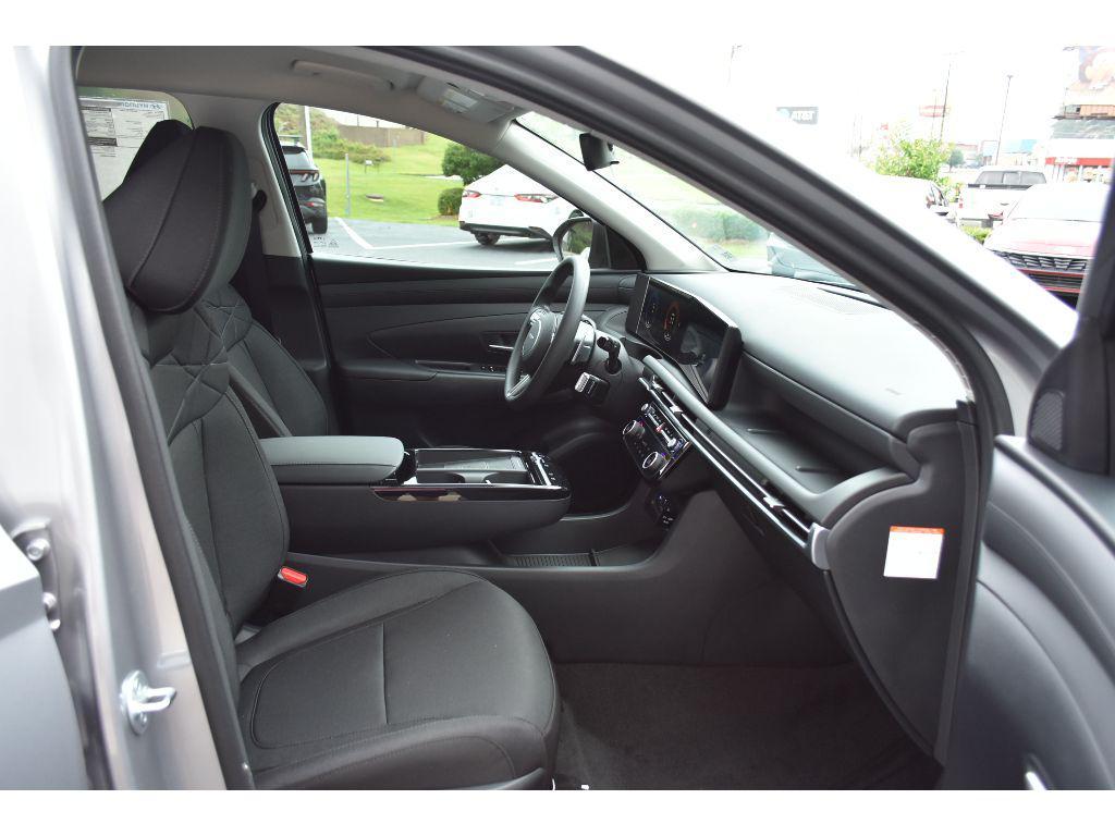 new 2025 Hyundai TUCSON Hybrid car, priced at $33,973