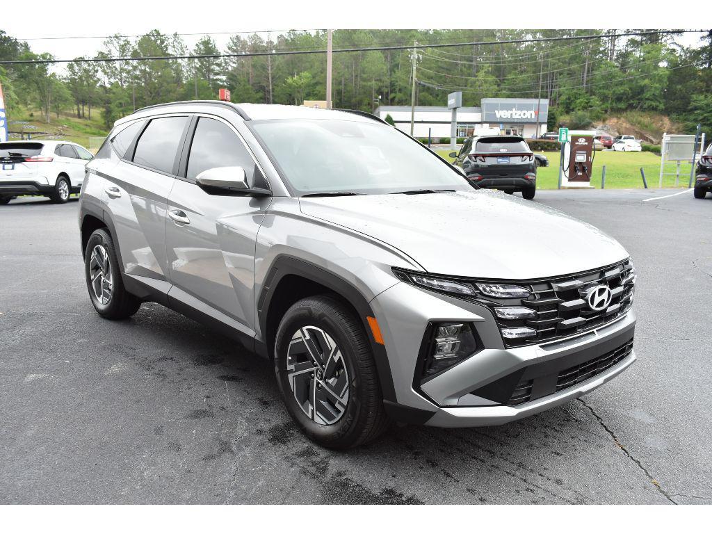 new 2025 Hyundai TUCSON Hybrid car, priced at $33,973