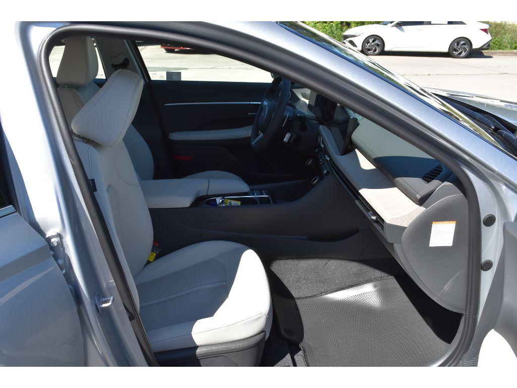 new 2025 Hyundai Sonata Hybrid car, priced at $27,199