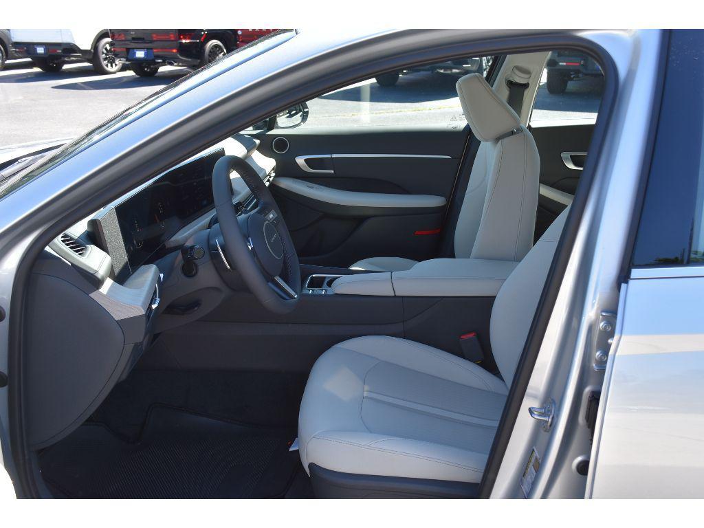 new 2025 Hyundai Sonata Hybrid car, priced at $27,199