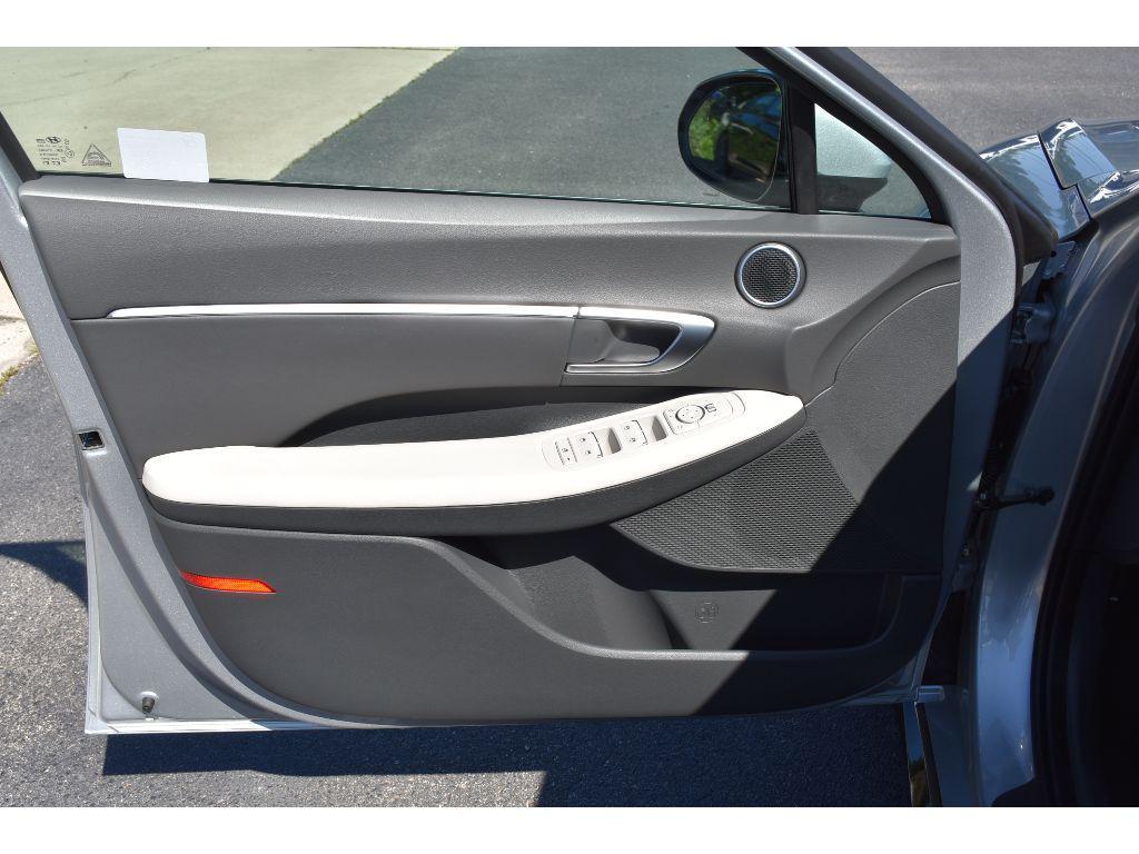 new 2025 Hyundai Sonata Hybrid car, priced at $27,199