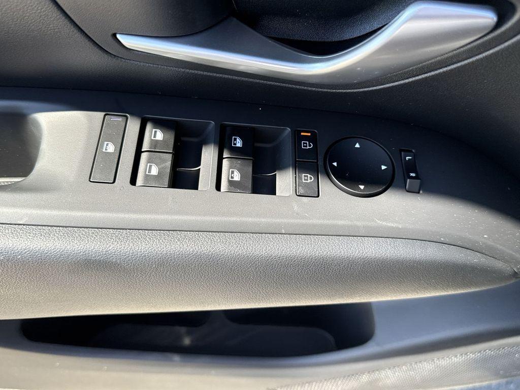 new 2025 Hyundai TUCSON Hybrid car, priced at $37,126