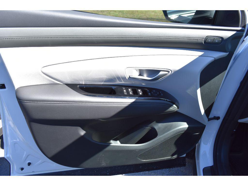 new 2025 Hyundai TUCSON Hybrid car, priced at $42,758