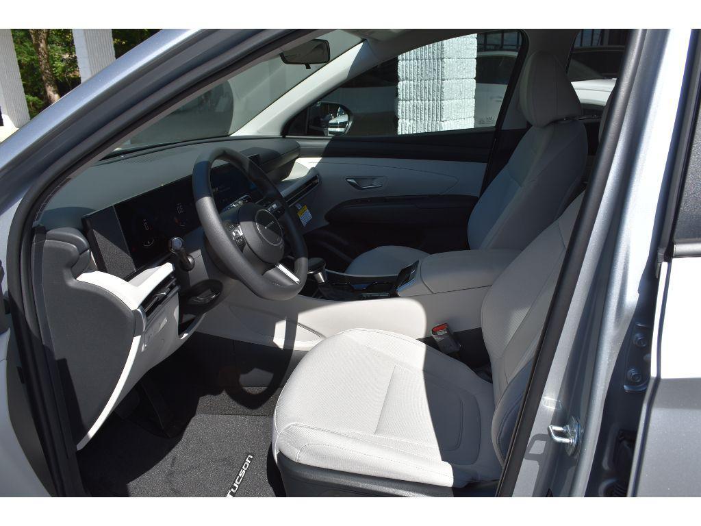 new 2025 Hyundai Tucson car, priced at $32,040