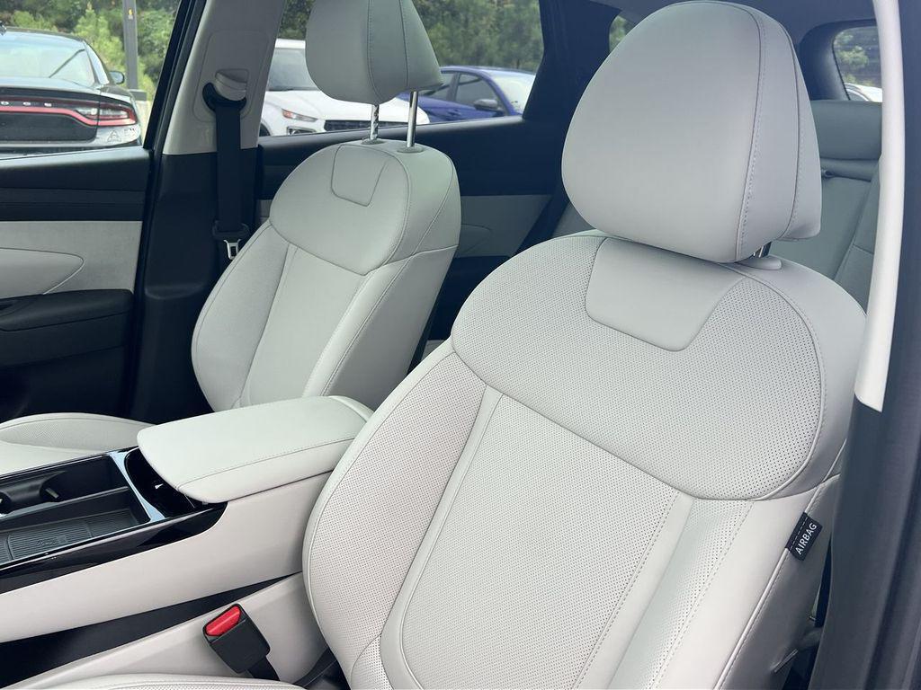 new 2025 Hyundai TUCSON Hybrid car, priced at $32,995