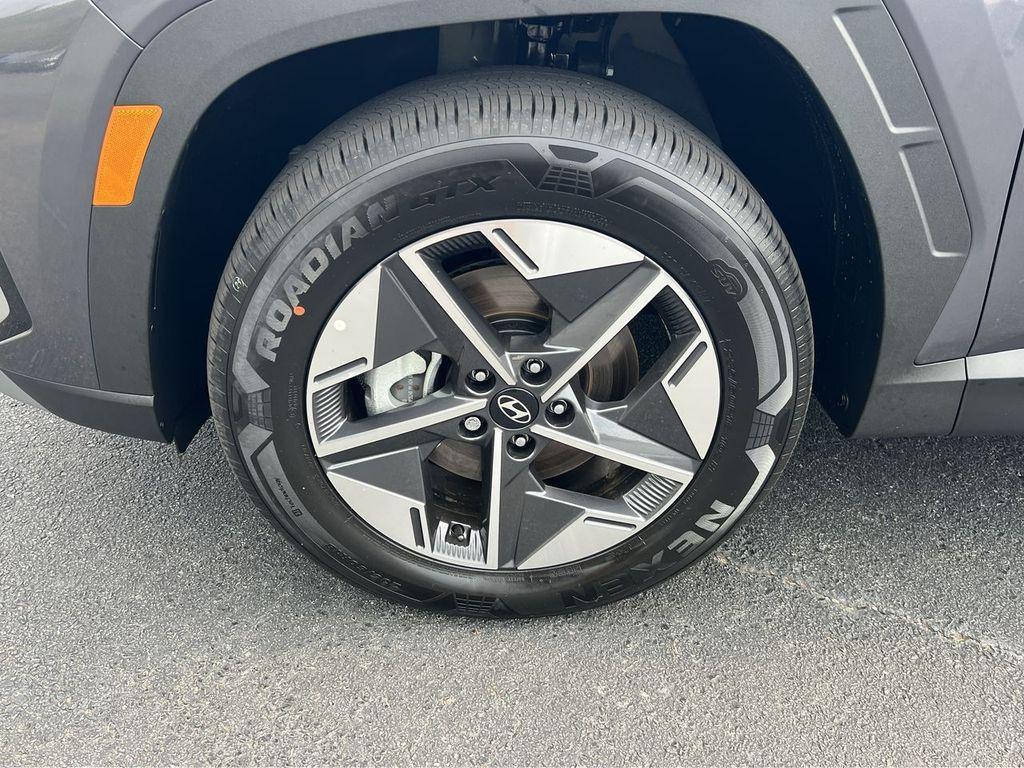 new 2025 Hyundai TUCSON Hybrid car, priced at $32,995