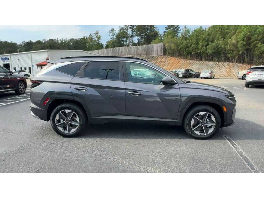 new 2025 Hyundai TUCSON Hybrid car, priced at $32,995