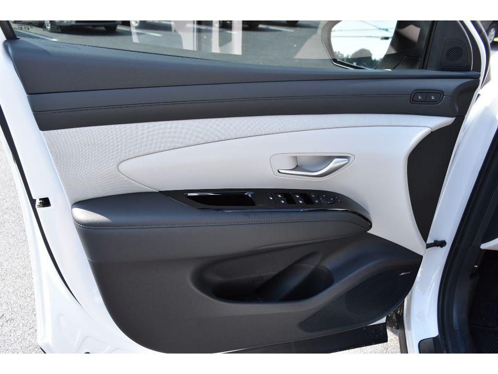 new 2025 Hyundai TUCSON Hybrid car, priced at $42,762