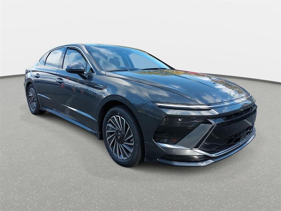 new 2025 Hyundai Sonata Hybrid car, priced at $30,928