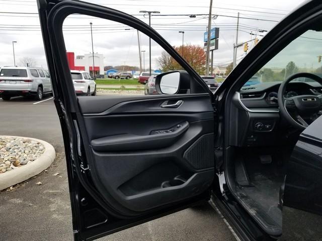 new 2024 Jeep Grand Cherokee car, priced at $34,704