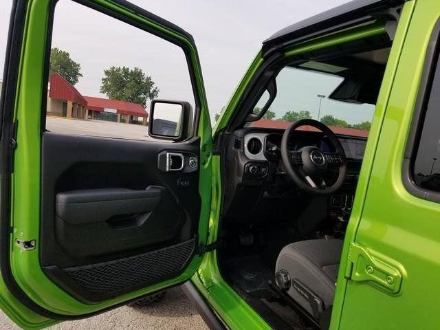 new 2025 Jeep Wrangler car, priced at $47,075