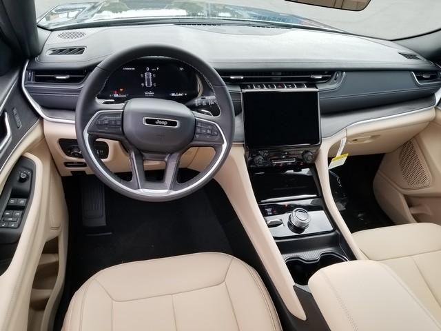 new 2025 Jeep Grand Cherokee car, priced at $42,127