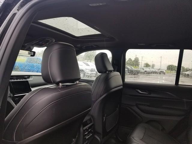 new 2025 Jeep Grand Cherokee car, priced at $45,730