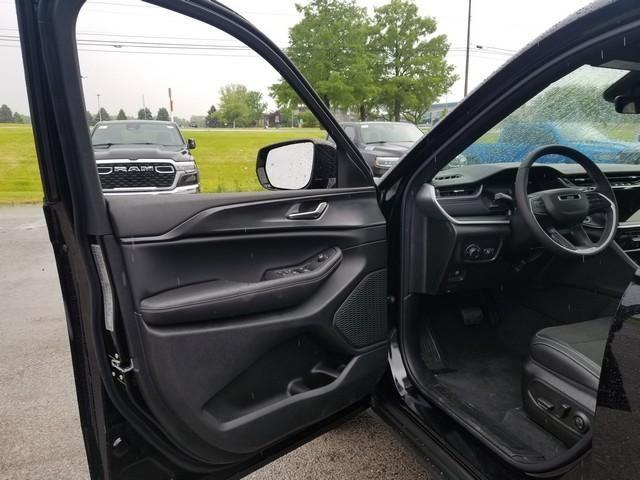 new 2025 Jeep Grand Cherokee car, priced at $45,730