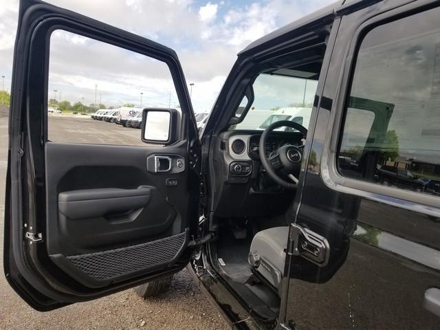 new 2025 Jeep Gladiator car, priced at $43,973