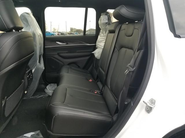 new 2025 Jeep Grand Cherokee car, priced at $42,847