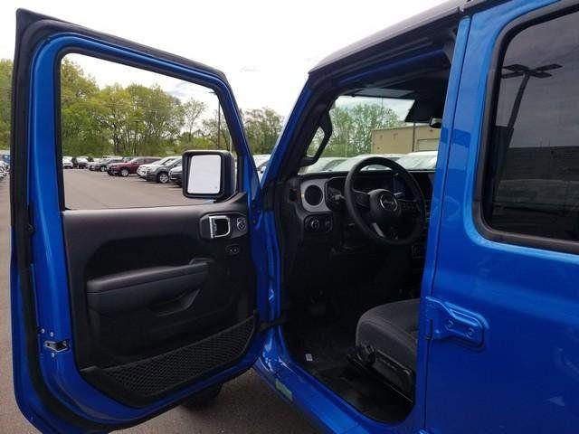 new 2025 Jeep Gladiator car, priced at $42,639