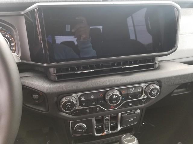 new 2025 Jeep Gladiator car, priced at $45,068