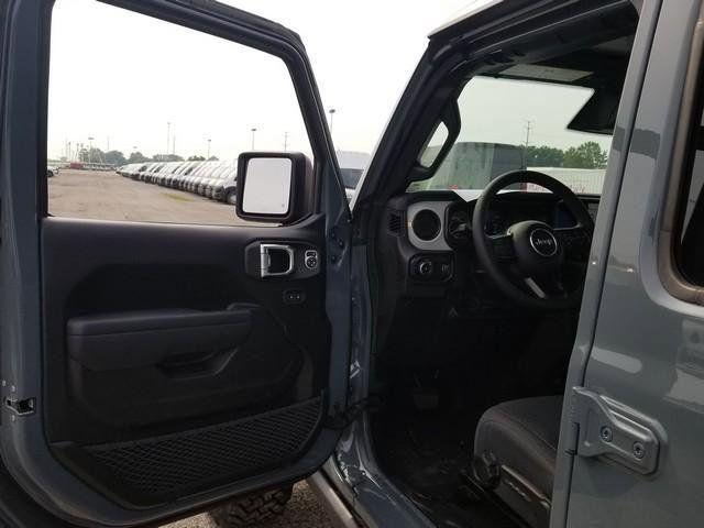 new 2025 Jeep Wrangler car, priced at $48,075