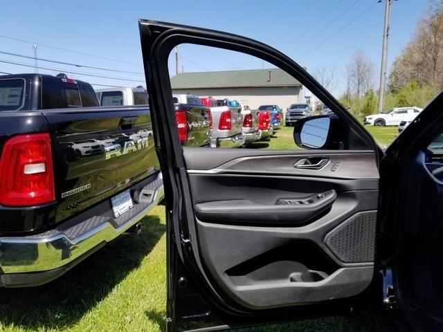 new 2024 Jeep Grand Cherokee L car, priced at $42,428