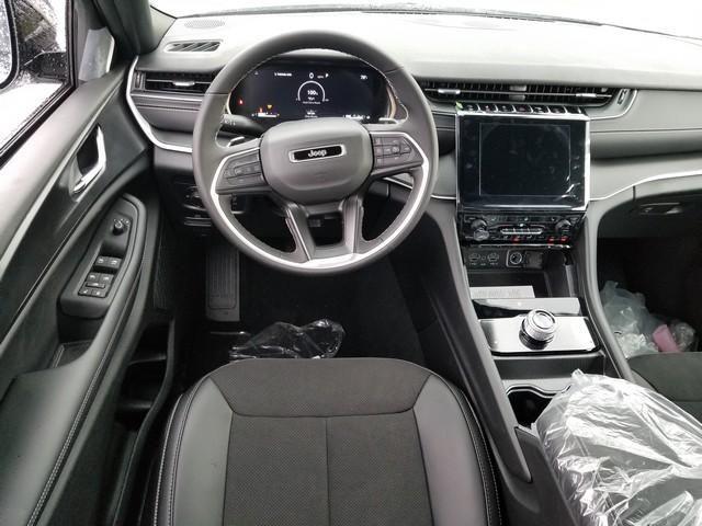 new 2025 Jeep Grand Cherokee L car, priced at $42,477