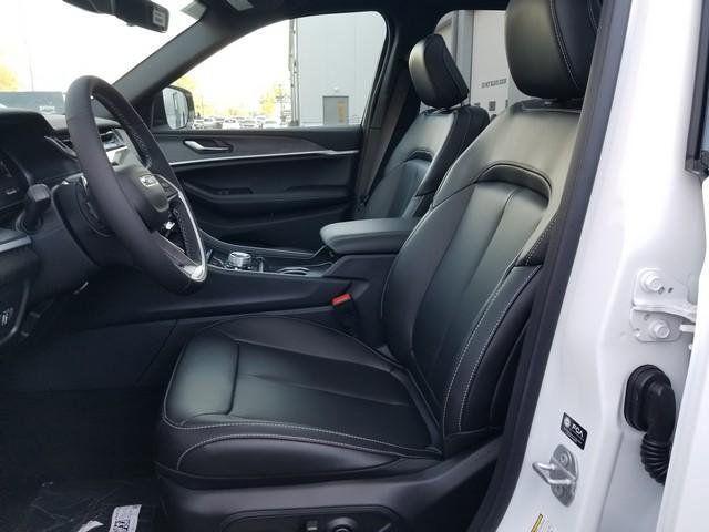 new 2025 Jeep Grand Cherokee car, priced at $46,293