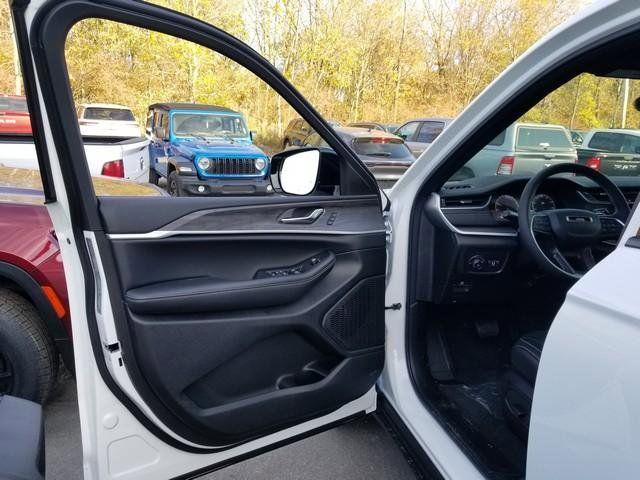 new 2025 Jeep Grand Cherokee car, priced at $46,293