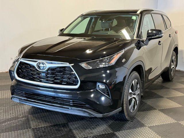 used 2022 Toyota Highlander car, priced at $31,493