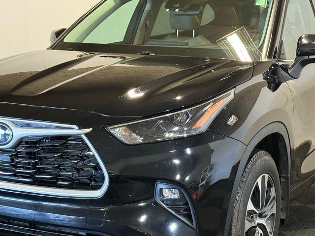 used 2022 Toyota Highlander car, priced at $31,493