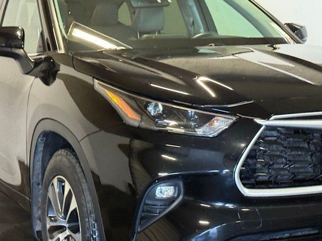 used 2022 Toyota Highlander car, priced at $31,493