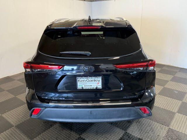 used 2022 Toyota Highlander car, priced at $31,493