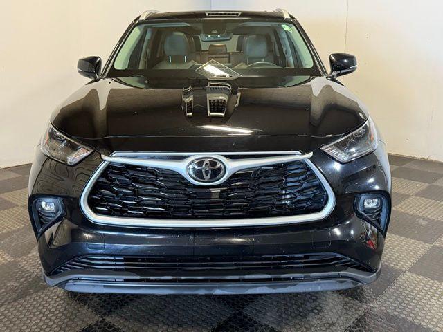 used 2022 Toyota Highlander car, priced at $31,493