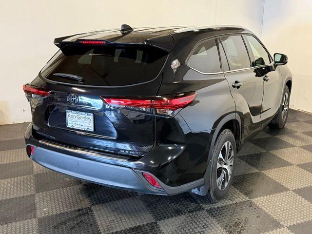 used 2022 Toyota Highlander car, priced at $31,493