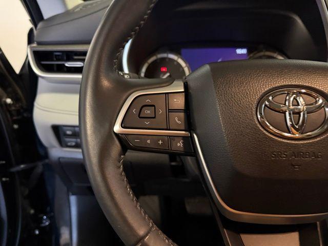 used 2022 Toyota Highlander car, priced at $31,493