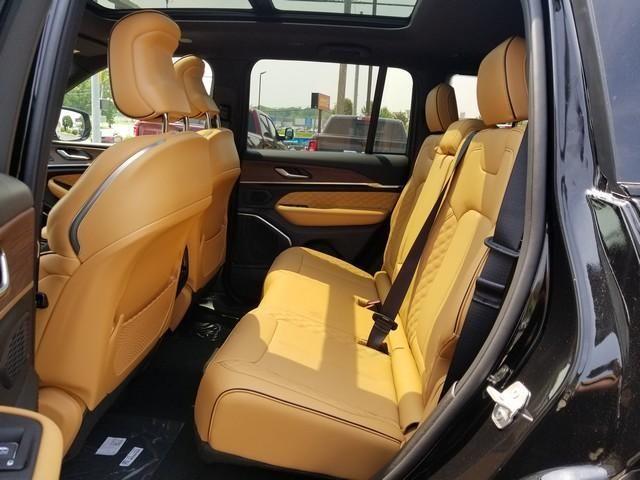 new 2025 Jeep Grand Cherokee car, priced at $58,050