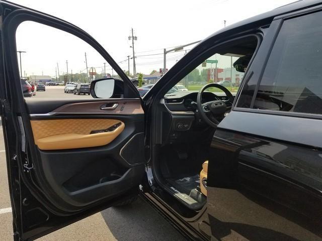 new 2025 Jeep Grand Cherokee car, priced at $58,050