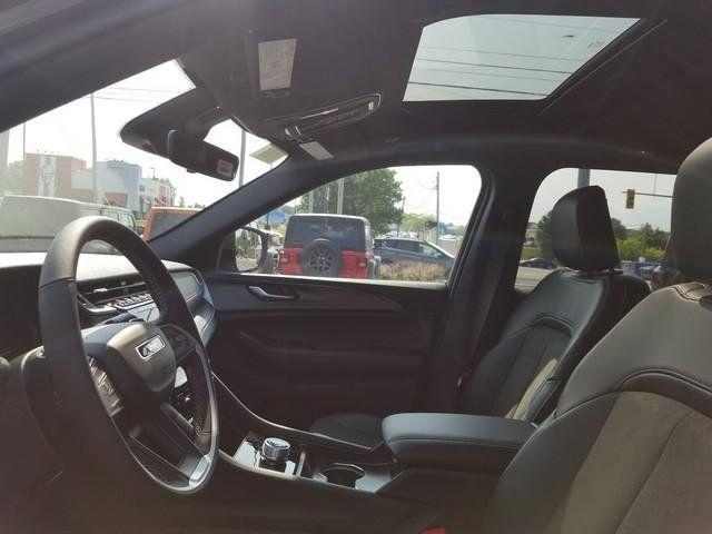 new 2025 Jeep Grand Cherokee car, priced at $43,241