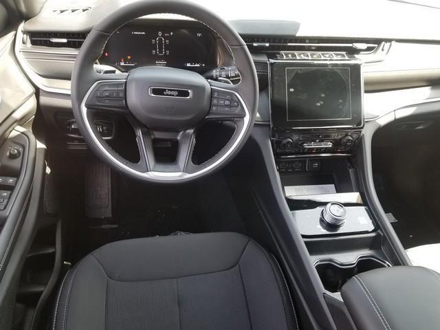 new 2025 Jeep Grand Cherokee L car, priced at $39,915