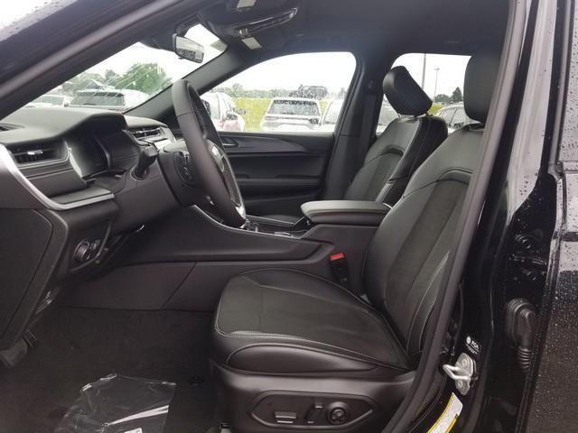 new 2025 Jeep Grand Cherokee car, priced at $41,210