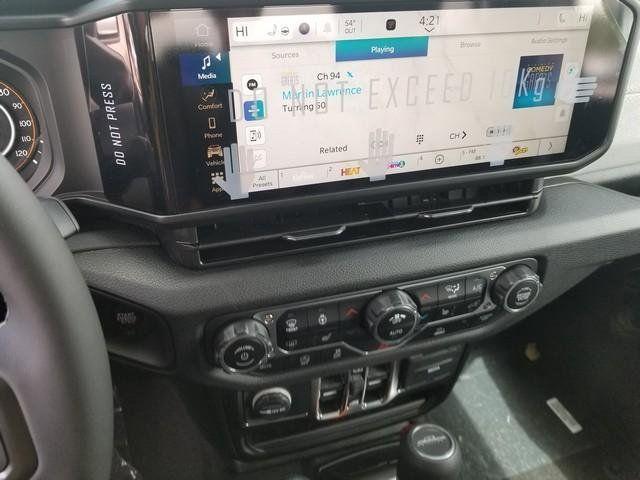 new 2025 Jeep Gladiator car, priced at $37,989