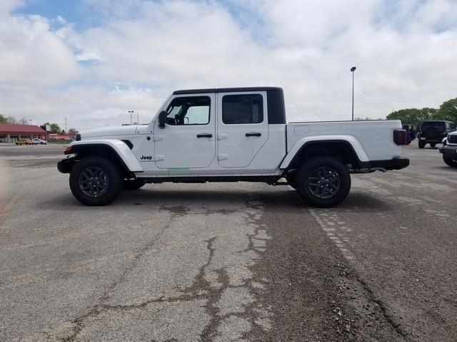 new 2025 Jeep Gladiator car, priced at $43,378