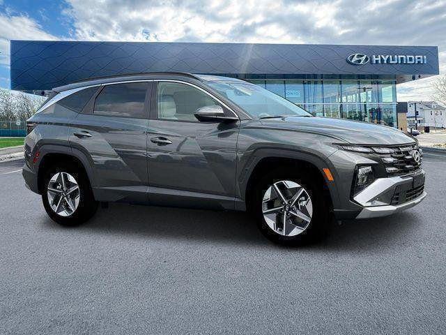 new 2025 Hyundai TUCSON Hybrid car, priced at $33,321