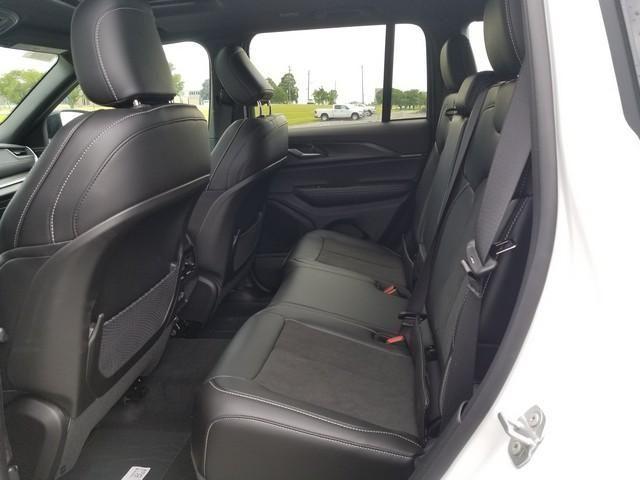 new 2025 Jeep Grand Cherokee car, priced at $40,615